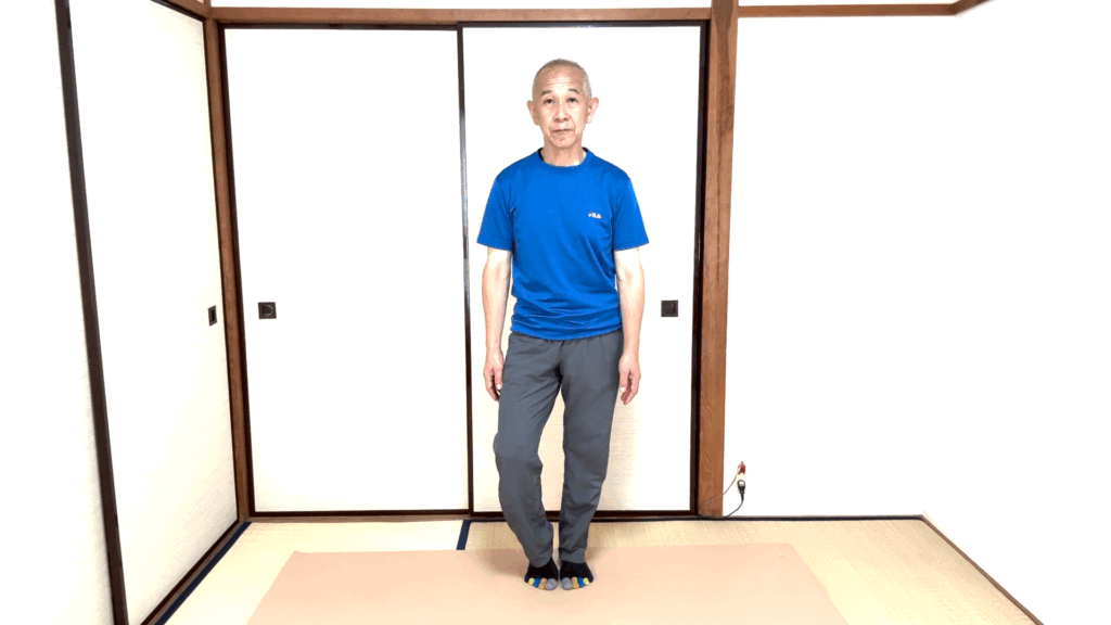 膝が外に開かないように