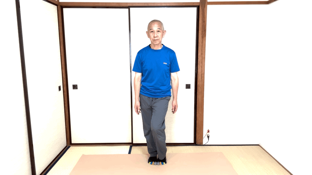 膝が内に入らないように